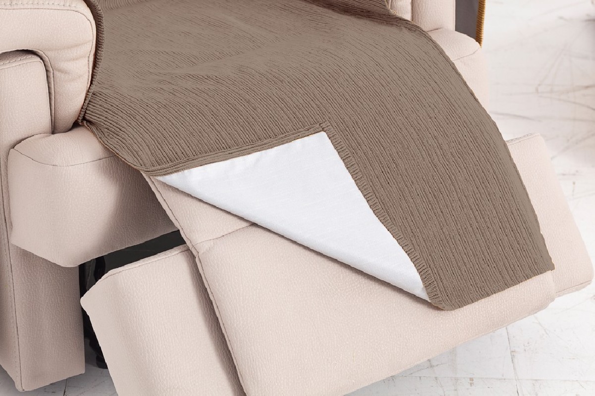 Funda Sofá con Lazos Impermeable Loira | Tejido texturizado | Ajuste elegante | Lavable y funcional Funda Sofá con Lazos Impermeable Loira | Tejido texturizado | Ajuste elegante | Lavable y funcional