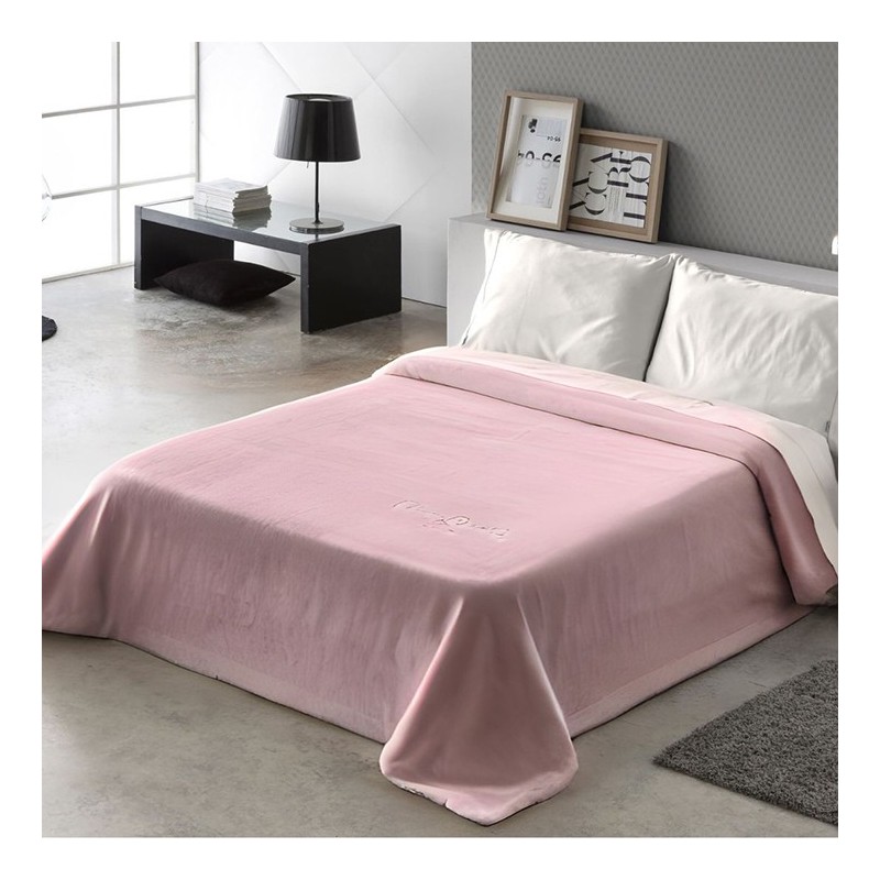 Manta Pierre Cardin para sofá — Fibra acrílica dralón fabricada en España